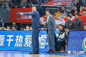篮球_黑白雨燕网络直播_更衣室独家爆料