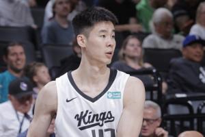 篮球_黑白雨燕网络直播_更衣室独家爆料